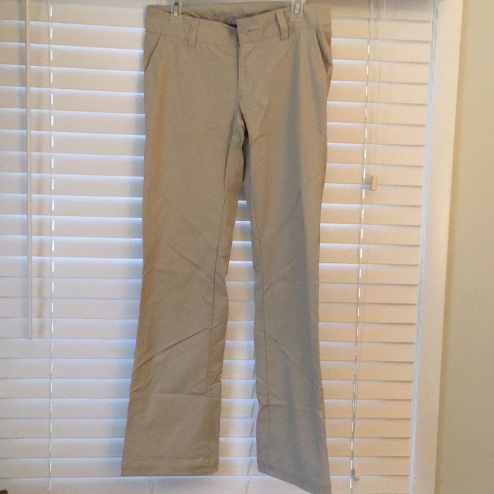 Women’s lightweight khaki Columbia pants, size 6
